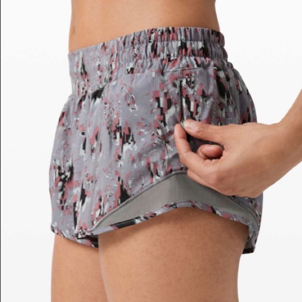 Lululemon Hotty Hot Low Rise shorts